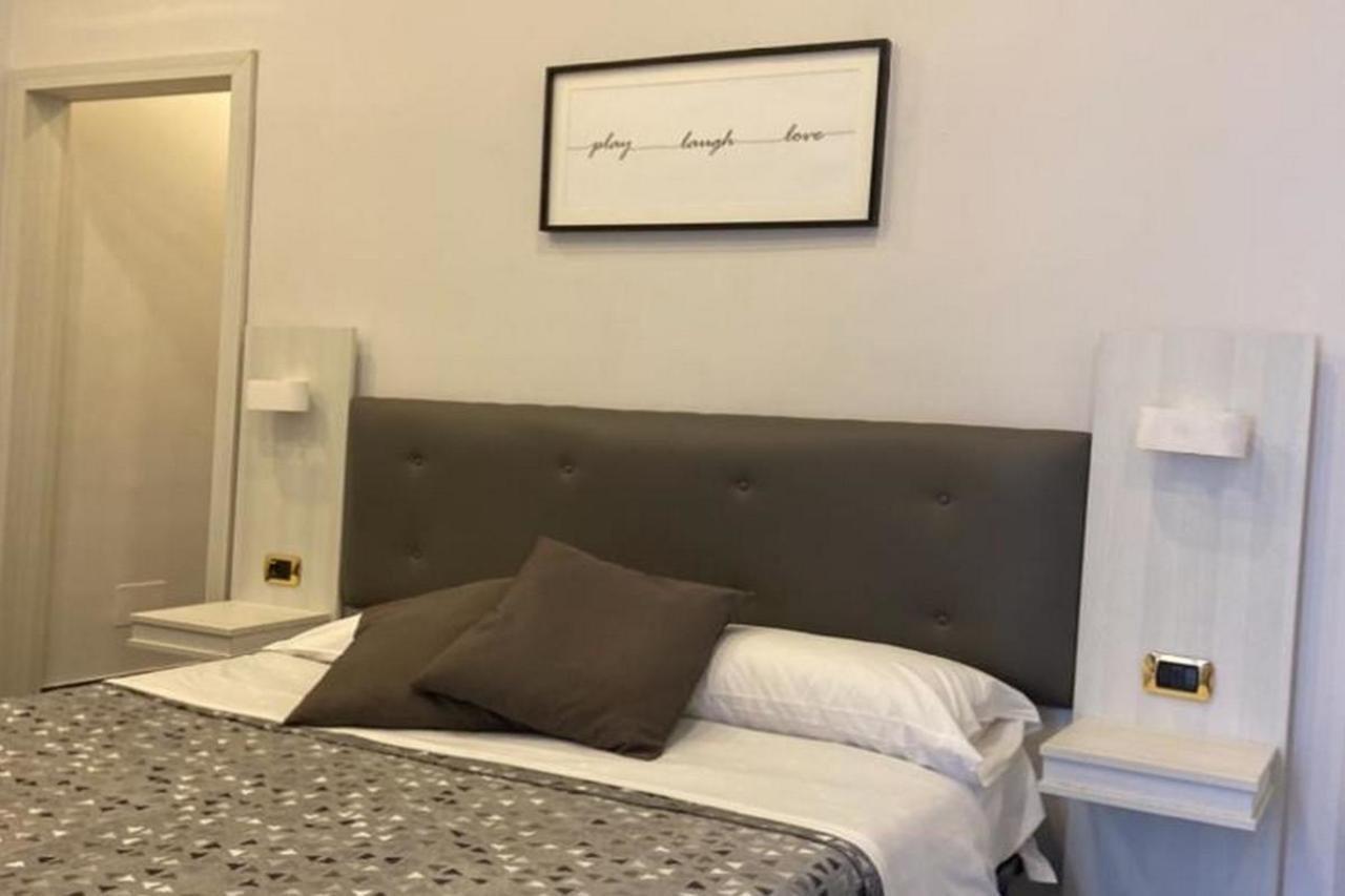 Hotel Poerio Napoli Bagian luar foto