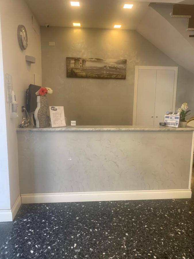 Hotel Poerio Napoli Bagian luar foto