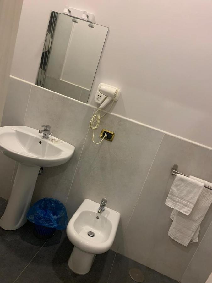Hotel Poerio Napoli Bagian luar foto