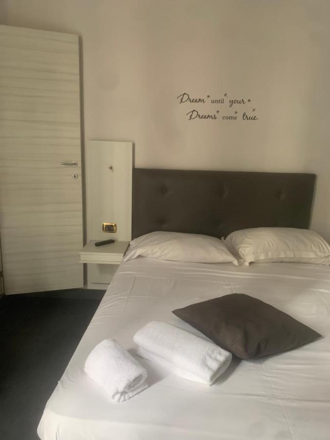 Hotel Poerio Napoli Bagian luar foto