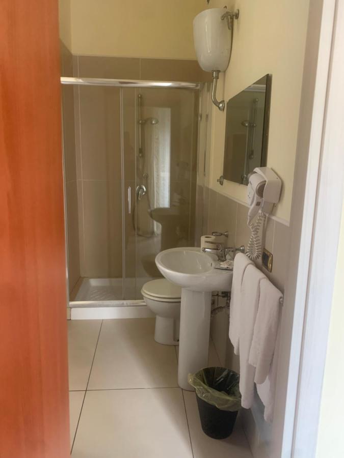 Hotel Poerio Napoli Bagian luar foto