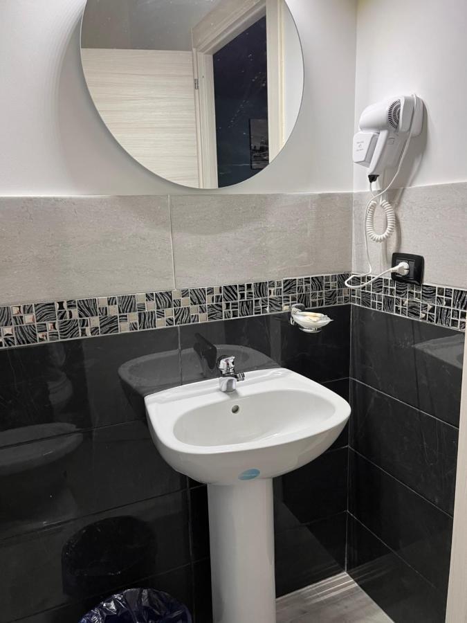Hotel Poerio Napoli Bagian luar foto