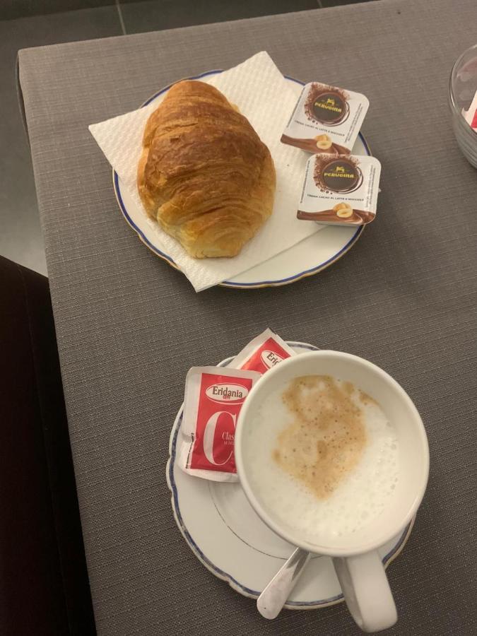 Hotel Poerio Napoli Bagian luar foto